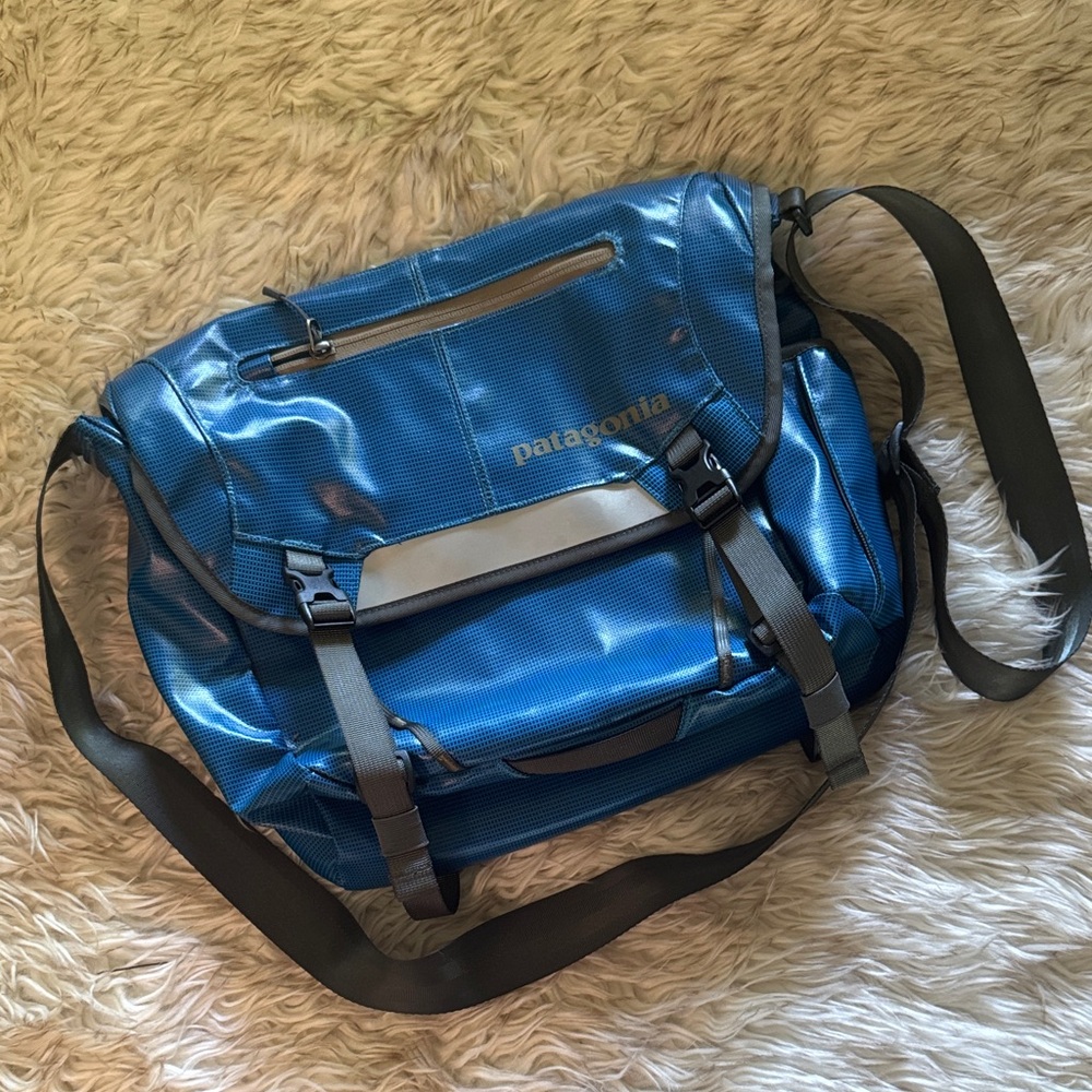 Patagonia Shiny Blue Messenger Bag